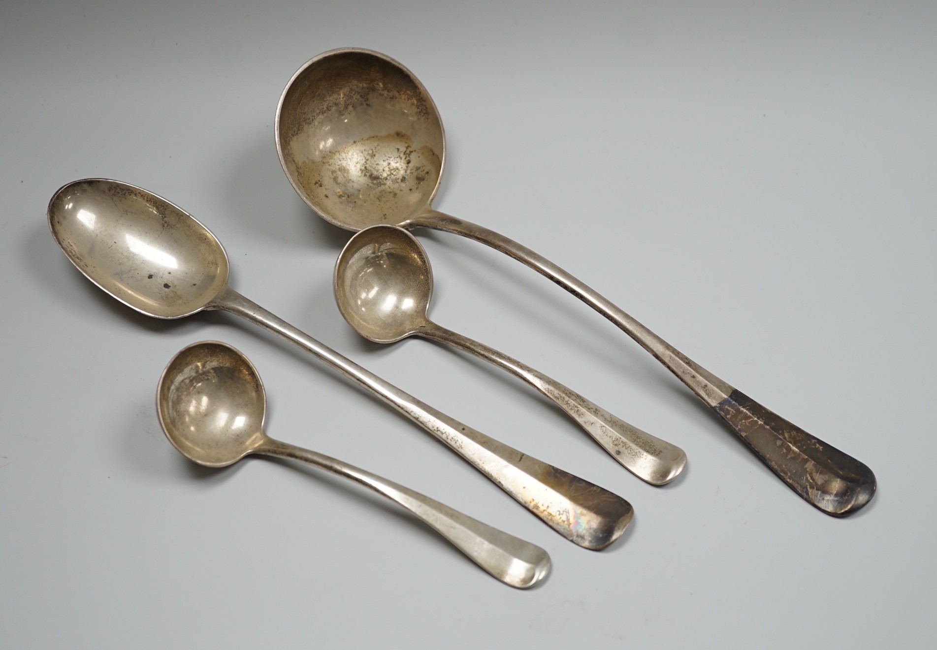 A late Victorian silver rat tail pattern soup ladle, basting spoon and a pair of ladles, by Josiah Williams & Co, London, 1898/9, 19.7oz.